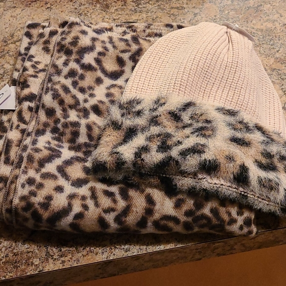 unknown Accessories - NEW Cap/Hat with Matching Blanket Scarf